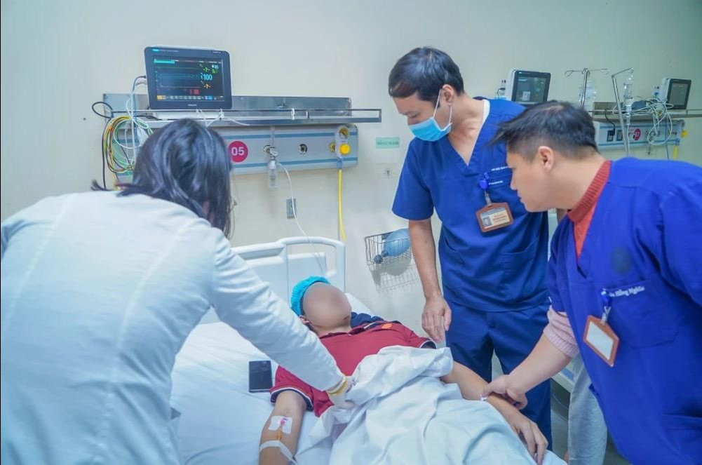 Vụ cháy nhà trọ ở phố Trần Cung: Bệnh viện E kích hoạt báo động đỏ, cấp cứu 15 nạn nhân