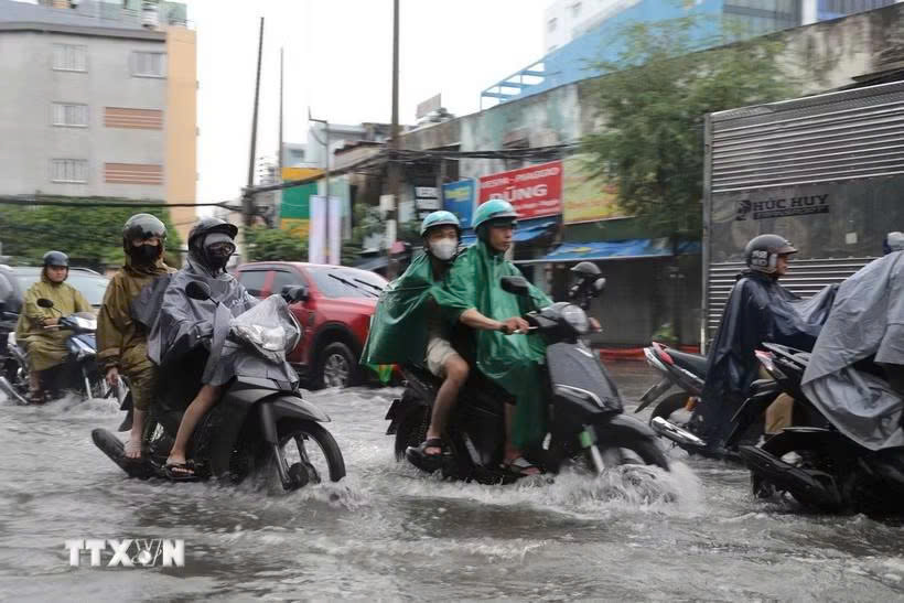 Thời tiết ngày 9/10: Mưa trên diện rộng, biển động mạnh