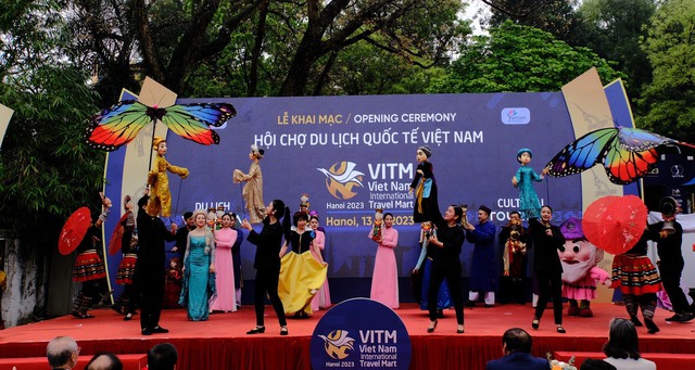 Mở cánh cửa du lịch văn hóa Việt Nam