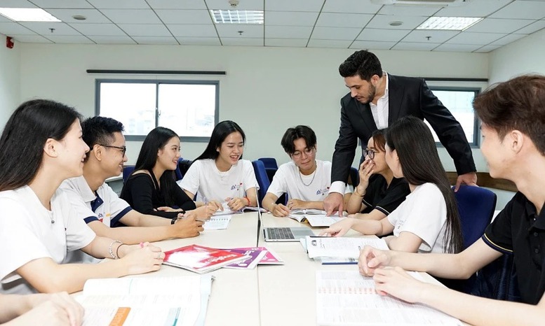 Thu hút chuyên gia, giảng viên người nước ngoài vào làm việc tại cơ sở giáo dục Việt Nam
