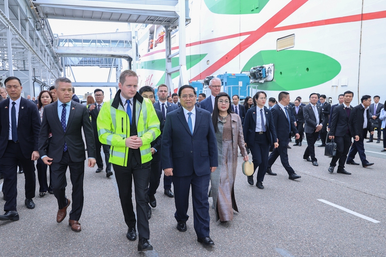 Thủ tướng thăm cảng biển hàng đầu vùng Baltic và tìm hiểu kinh nghiệm phát huy giá trị di sản ở Estonia