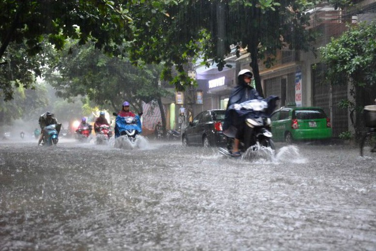 Bắc Bộ mưa lớn cao điểm, lũ trên các sông lên cao