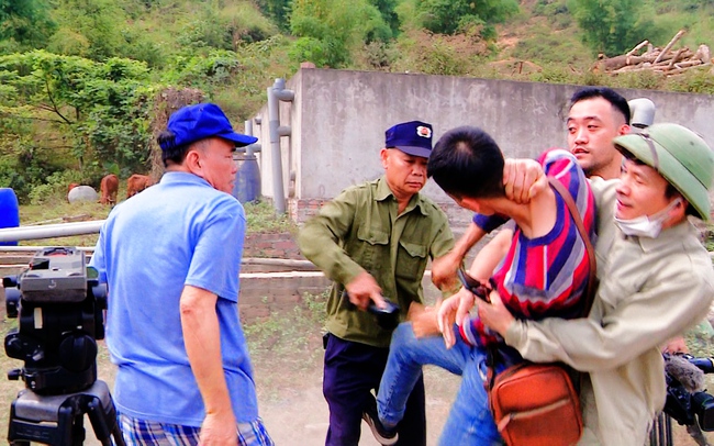 Đề nghị UBND tỉnh, Công an tỉnh Hòa Bình vào cuộc vụ hành hung nhà báo