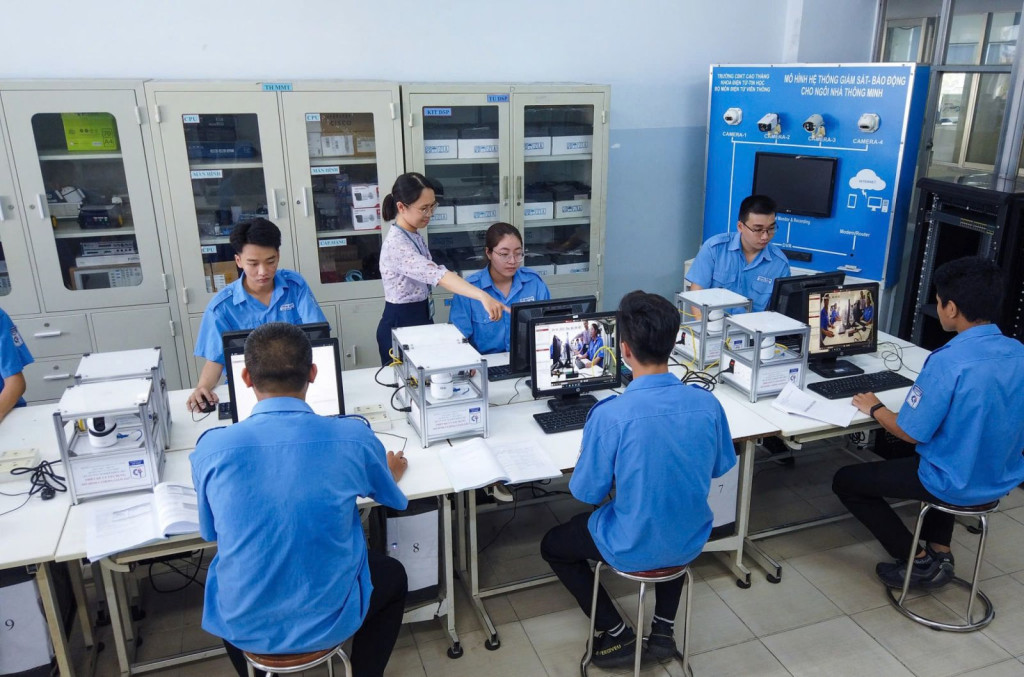 Quy trình biên soạn, thẩm định và ban hành chương trình, giáo trình các môn học chung trong giáo dục nghề nghiệp