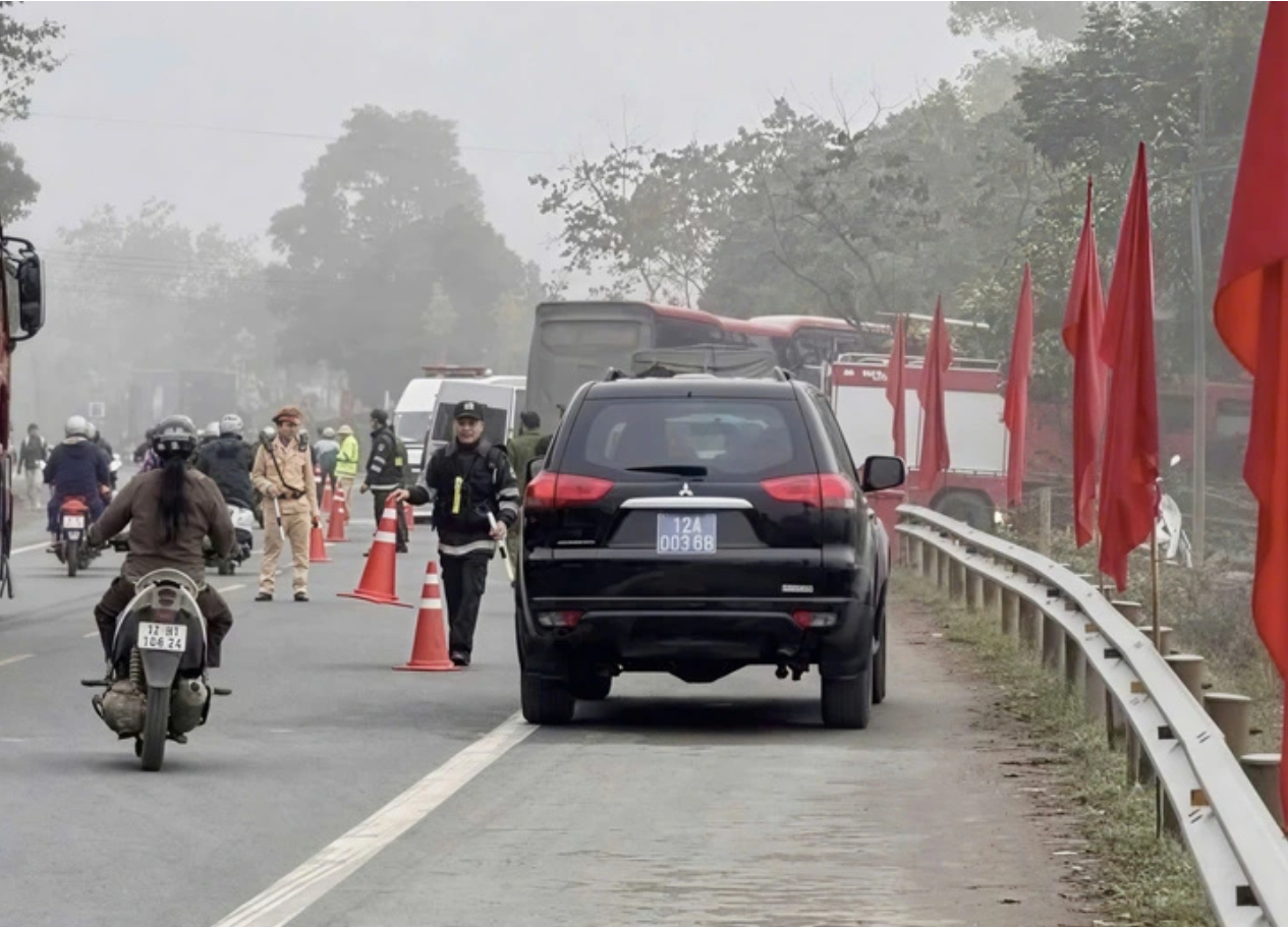 Lạng Sơn: Va chạm giữa hai xe khách, 6 người thương vong