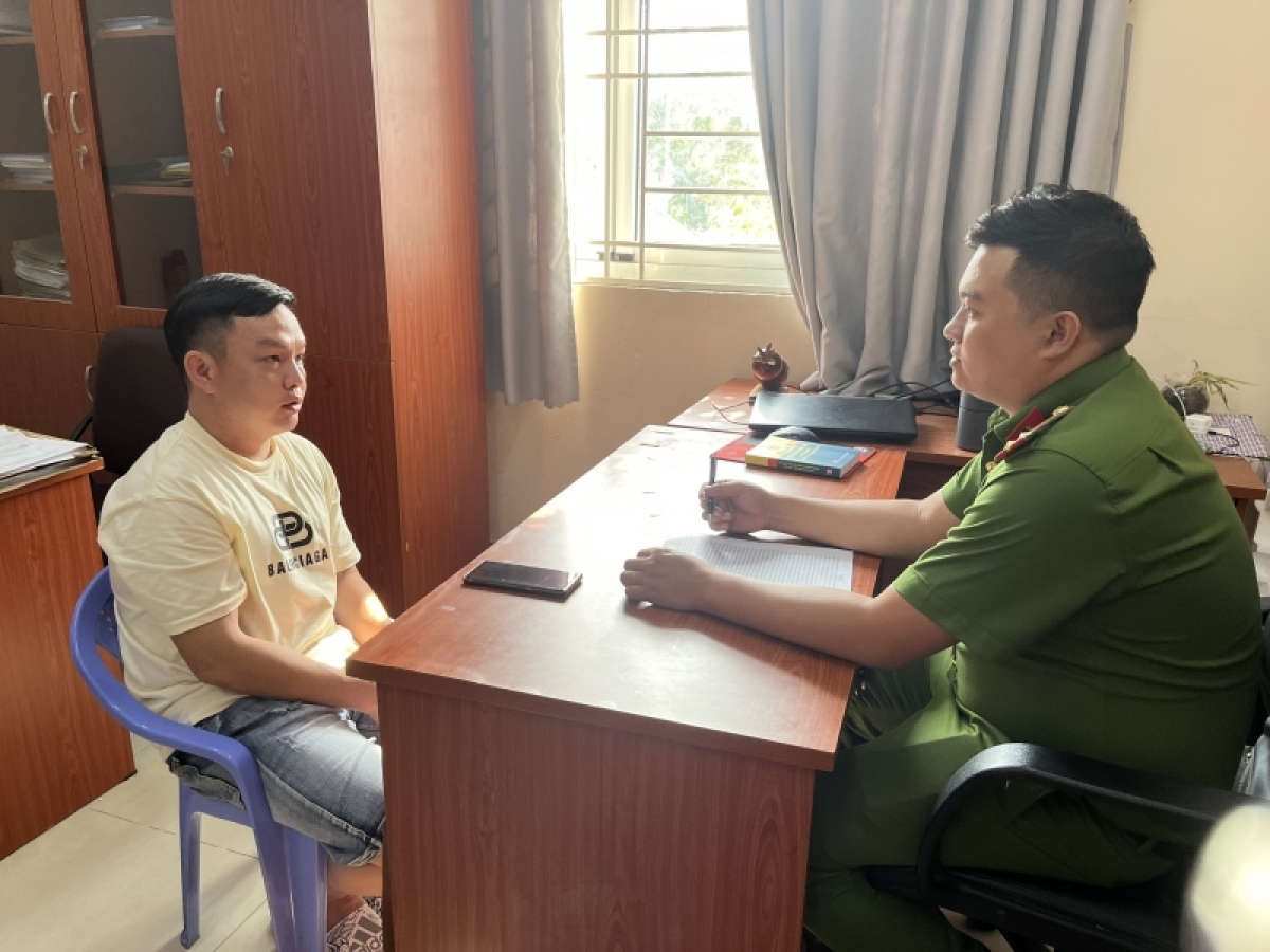 Nghi phạm cuối cùng trong vụ dùng súng cướp ngân hàng ra đầu thú