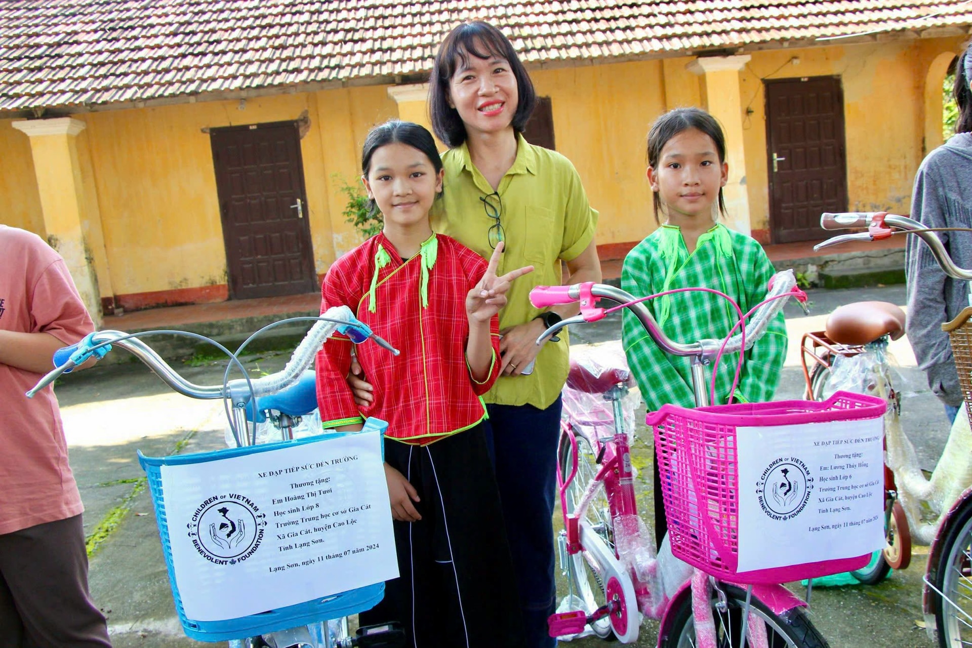 Nhà giáo Bùi Thị Thu Hằng – “đóa sen rực rỡ” trên dòng sông tri thức