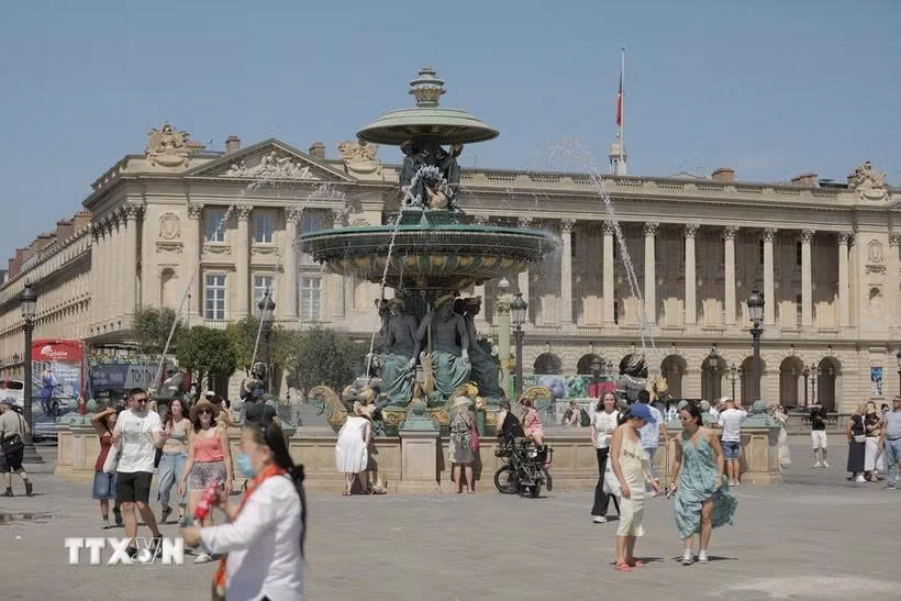 Nước Pháp trải qua đợt nóng bất thường, nhiệt độ cao hơn bình thường 14 độ C