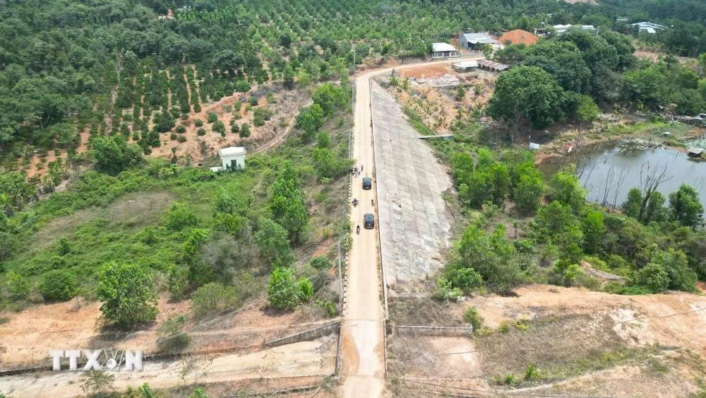Hồ chứa nước Đarana: Xây xong nhiều năm, hàng trăm hecta vẫn “khát nước”