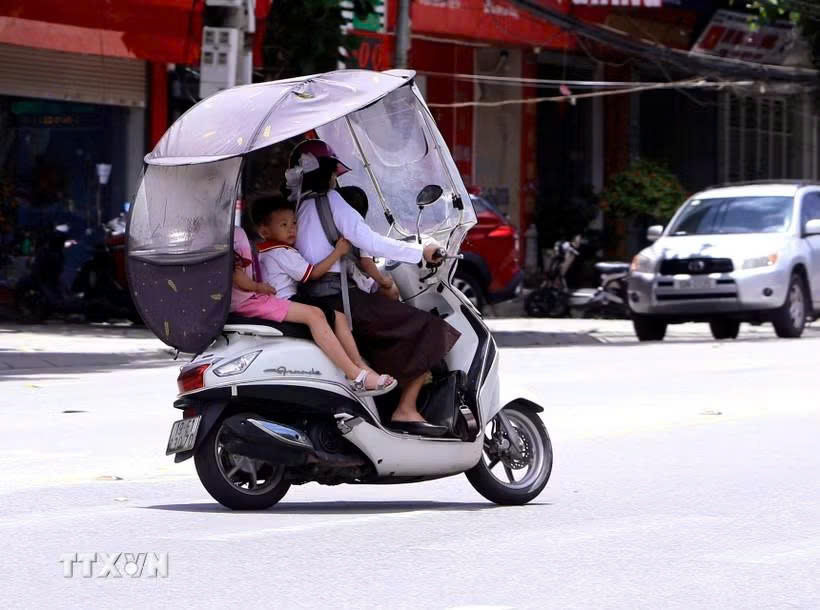 Thời tiết ngày 2/6: Bắc và Trung Bộ nắng nóng gay gắt, Nam Bộ mưa to đến rất to
